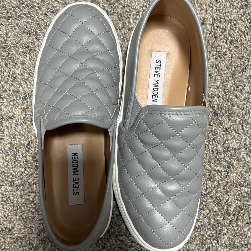 Steve Madden size 7 slip ons- excellent condition